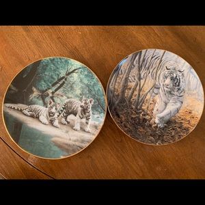 Set of 2 white tiger dishes